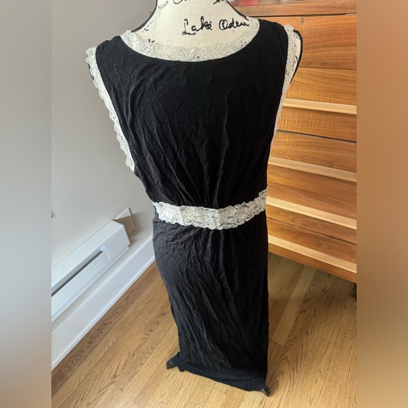 Vintage Nicole Miller long nightgown. EUC - Picture 2 of 10